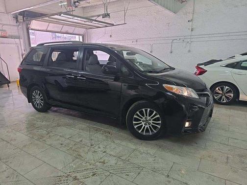 2019 Toyota Sienna XLE