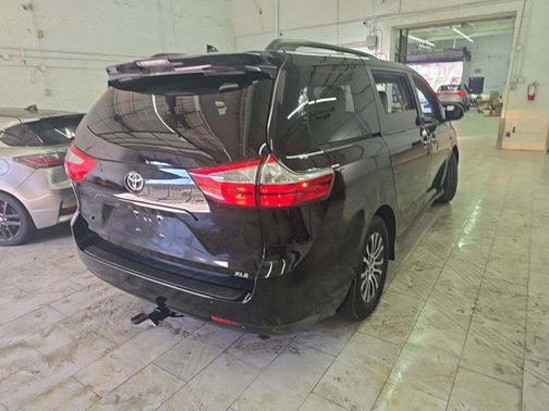 2019 Toyota Sienna XLE