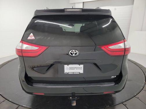 2019 Toyota Sienna XLE