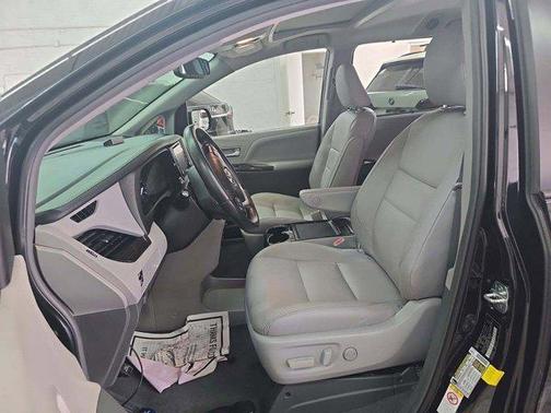 2019 Toyota Sienna XLE