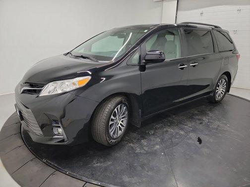 2019 Toyota Sienna XLE