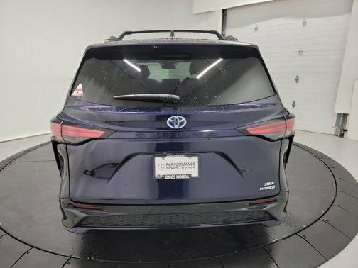 2021 Toyota Sienna XSE 7 Passenger