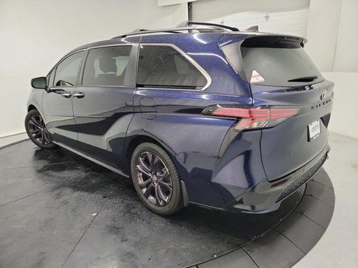 2021 Toyota Sienna XSE 7 Passenger