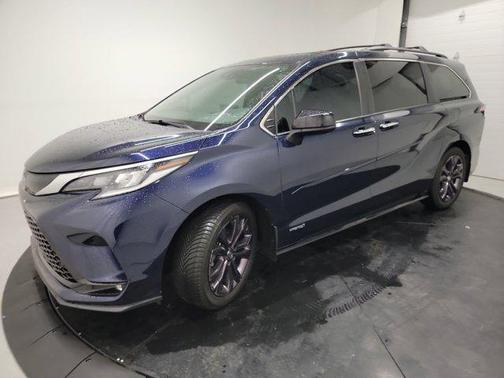 2021 Toyota Sienna XSE 7 Passenger