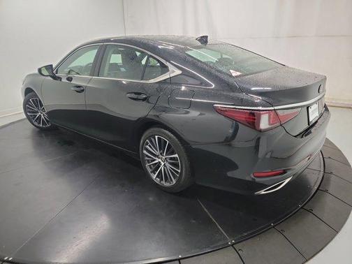 2022 Lexus ES 350 Base
