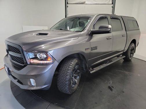 2017 RAM 1500 Night Crew Cab 4x4 5'7' Box