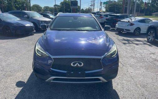 2017 INFINITI QX30 Luxury