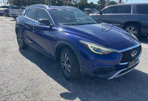 2017 INFINITI QX30 Luxury