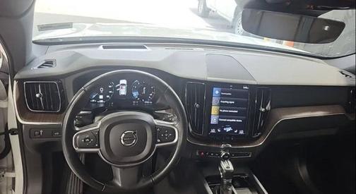 White 2021 Volvo XC60 T5 Momentum