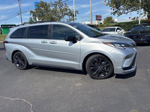 2022 Toyota Sienna XSE 7 Passenger