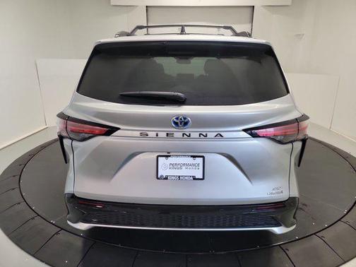 2022 Toyota Sienna XSE 7 Passenger