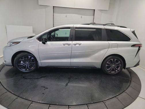 2022 Toyota Sienna XSE 7 Passenger