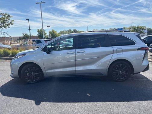 2022 Toyota Sienna XSE 7 Passenger
