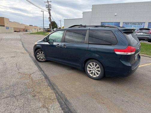 2012 Toyota Sienna XLE