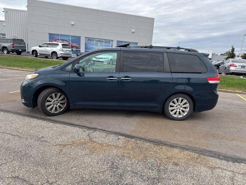 2012 Toyota Sienna XLE