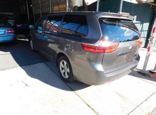 2020 Toyota Sienna SE