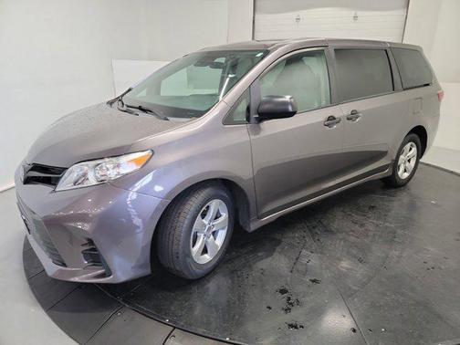 2020 Toyota Sienna SE