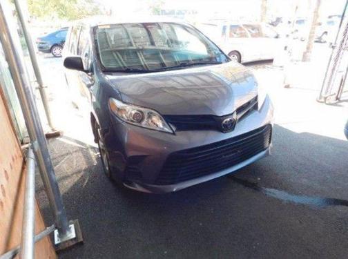 2020 Toyota Sienna SE