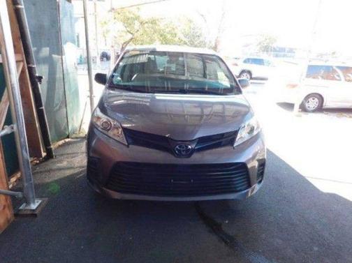 2020 Toyota Sienna SE
