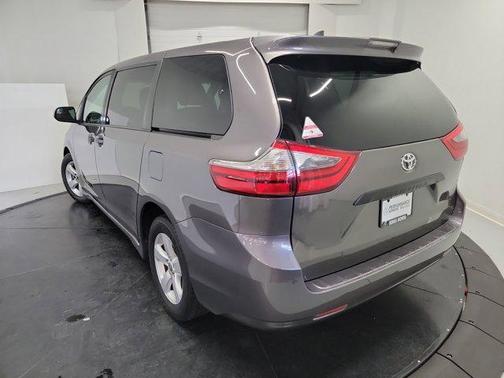 2020 Toyota Sienna SE