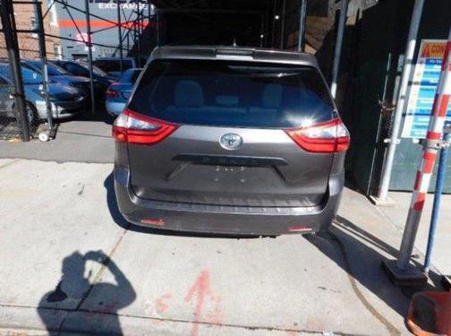 2020 Toyota Sienna SE