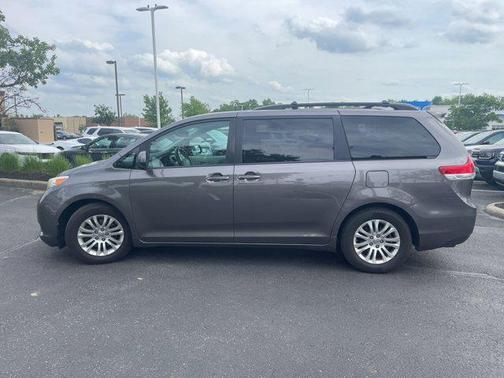 2013 Toyota Sienna XLE