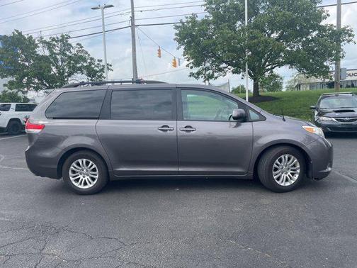 2013 Toyota Sienna XLE