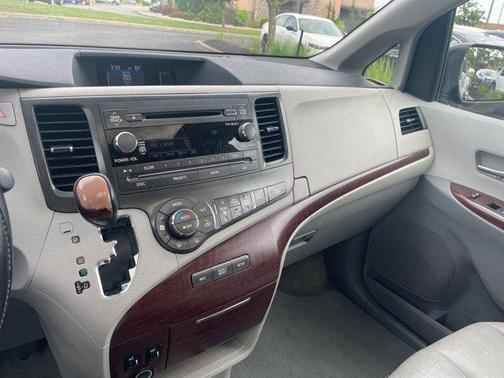 2013 Toyota Sienna XLE