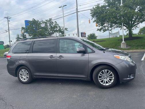 2013 Toyota Sienna XLE