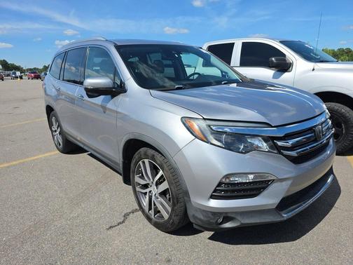 Lunar Silver Metallic 2017 Honda Pilot Touring