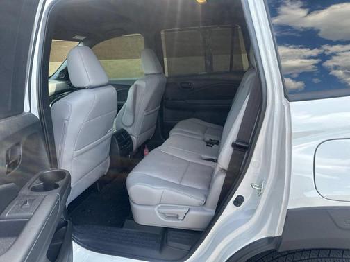 Platinum White Pearl 2022 Honda Passport AWD Elite
