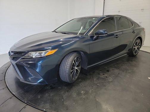 Aqua 2019 Toyota Camry SE