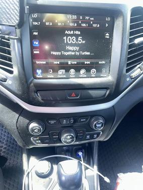 Diamond Black Crystal Pearlcoat 2017 Jeep Cherokee Trailhawk