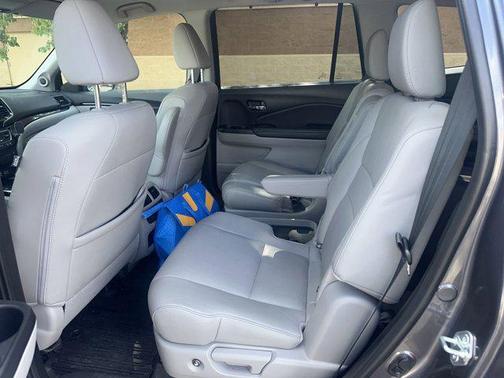 Modern Steel Metallic 2019 Honda Pilot Elite