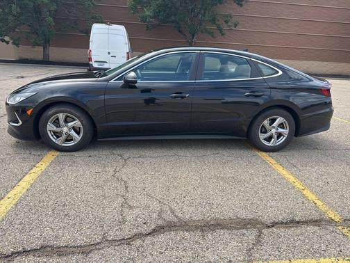 Onyx Black 2023 Hyundai SONATA SE