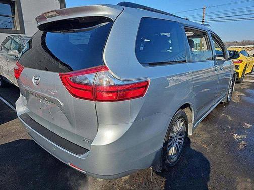 2020 Toyota Sienna XLE