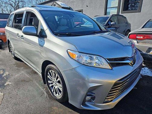 2020 Toyota Sienna XLE