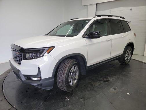 Platinum White Pearl 2023 Honda Passport AWD TrailSport