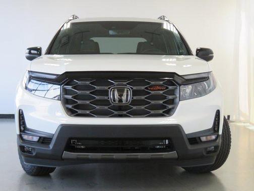 Platinum White Pearl 2023 Honda Passport AWD TrailSport