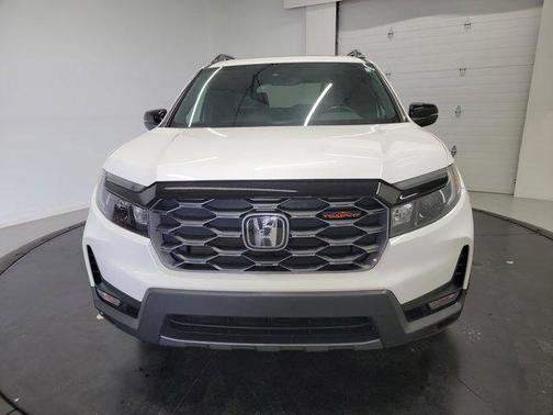 Platinum White Pearl 2023 Honda Passport AWD TrailSport