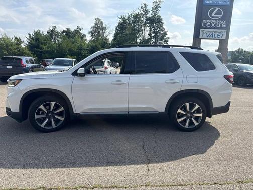 Platinum White Pearl 2025 Honda Pilot Elite