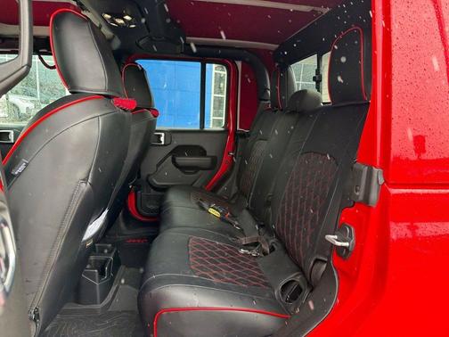 Firecracker Red Clearcoat 2023 Jeep Gladiator Rubicon