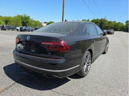 Deep Black Pearl Metallic 2018 Volkswagen Passat 2.0T R-Line