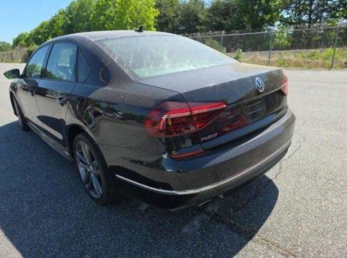 Deep Black Pearl Metallic 2018 Volkswagen Passat 2.0T R-Line