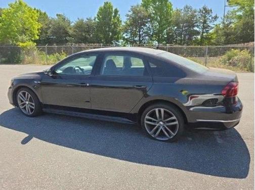 Deep Black Pearl Metallic 2018 Volkswagen Passat 2.0T R-Line