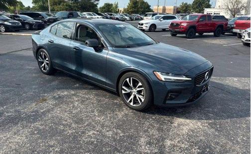 2021 Volvo S60 T5 Momentum
