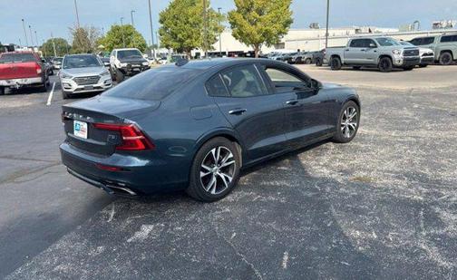 2021 Volvo S60 T5 Momentum