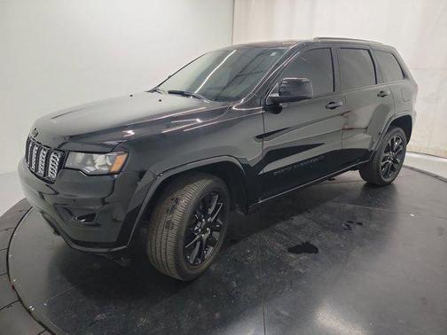 2022 Jeep Grand Cherokee Laredo