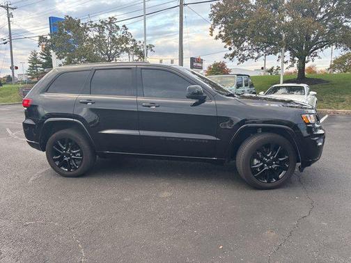 2022 Jeep Grand Cherokee Laredo