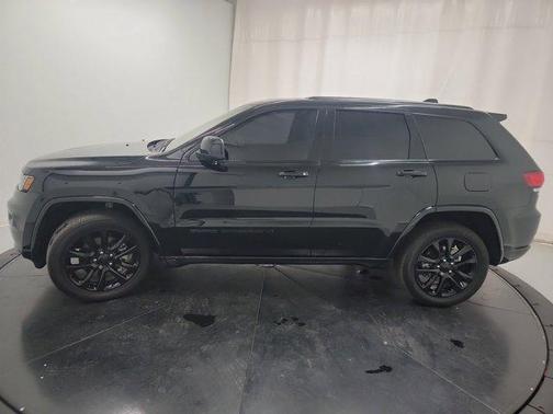 2022 Jeep Grand Cherokee Laredo